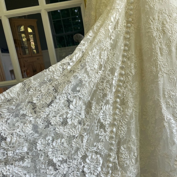 Never Worn Monique Lhuillier Wedding Gown - Picture 7 of 14